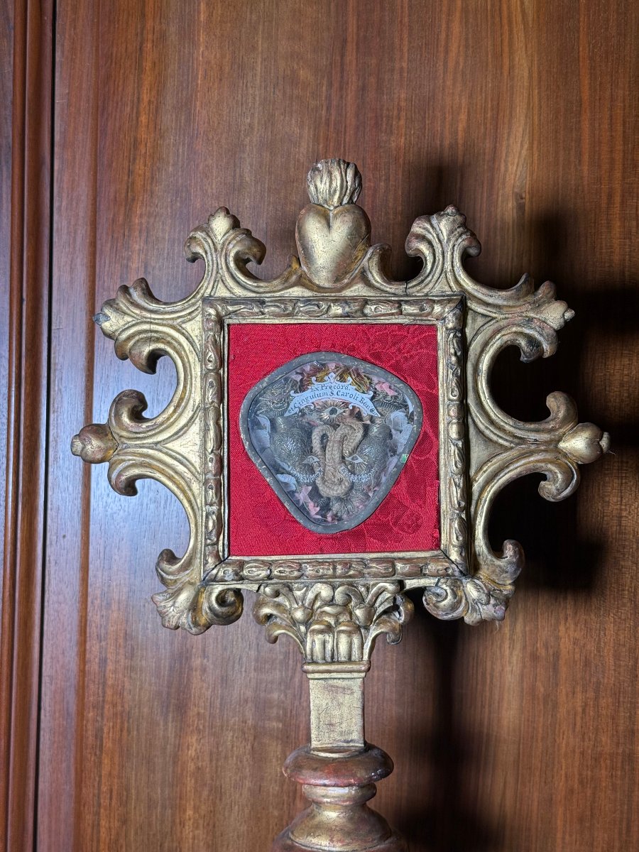 Reliquiario ligneo dorato contenente una teca con i precordi e il cingolo di S.Carlo Borromeo, -photo-3