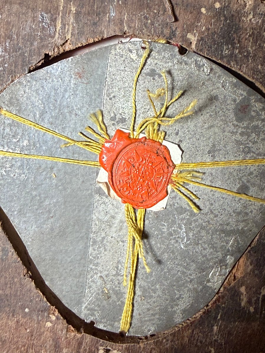 Reliquiario ligneo dorato contenente una teca con i precordi e il cingolo di S.Carlo Borromeo, -photo-3