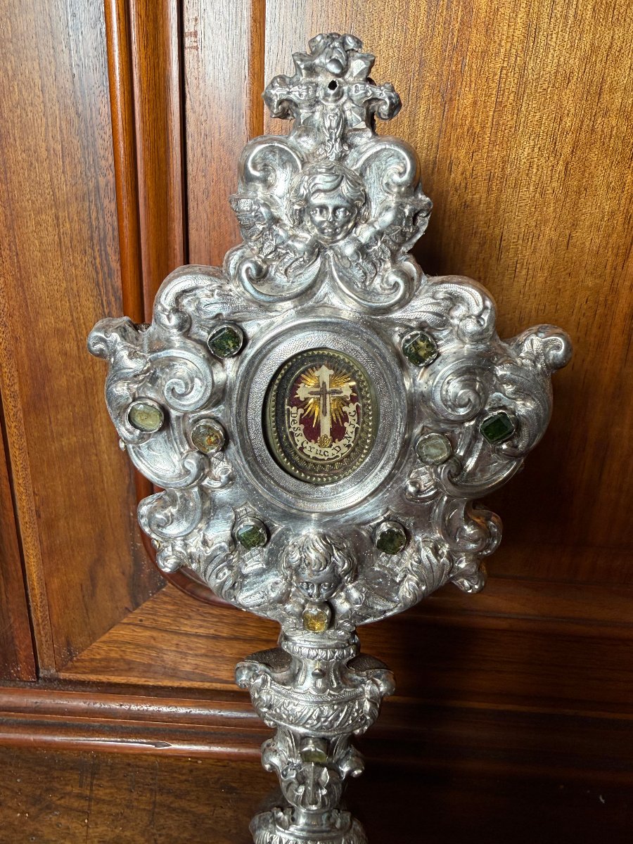 Reliquiario del XVIII°sec. in lamina d'argento sbalzata  con un frammento della S.Croce di N.S.-photo-2