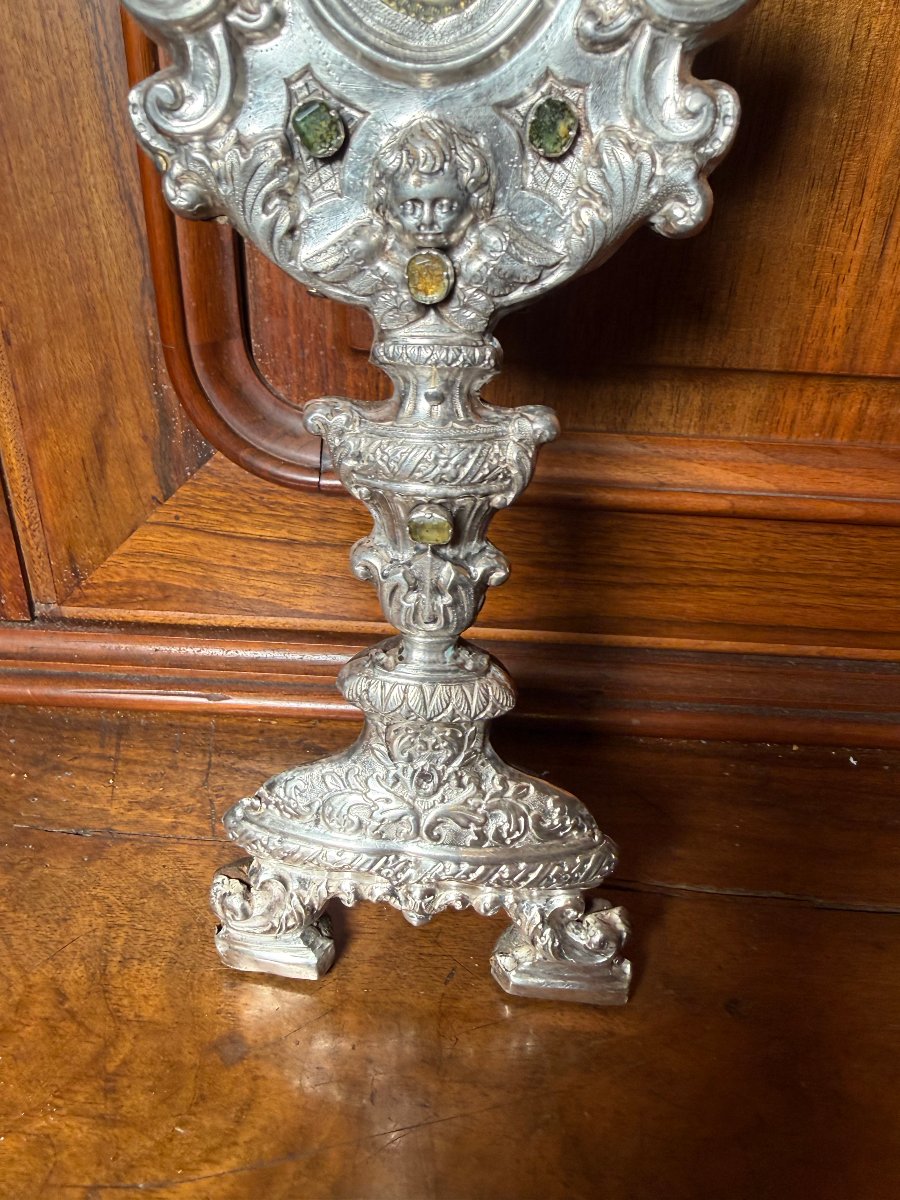Reliquiario del XVIII°sec. in lamina d'argento sbalzata  con un frammento della S.Croce di N.S.-photo-3