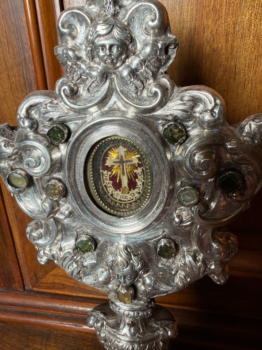 Reliquiario del XVIII°sec. in lamina d'argento sbalzata  con un frammento della S.Croce di N.S.-photo-4