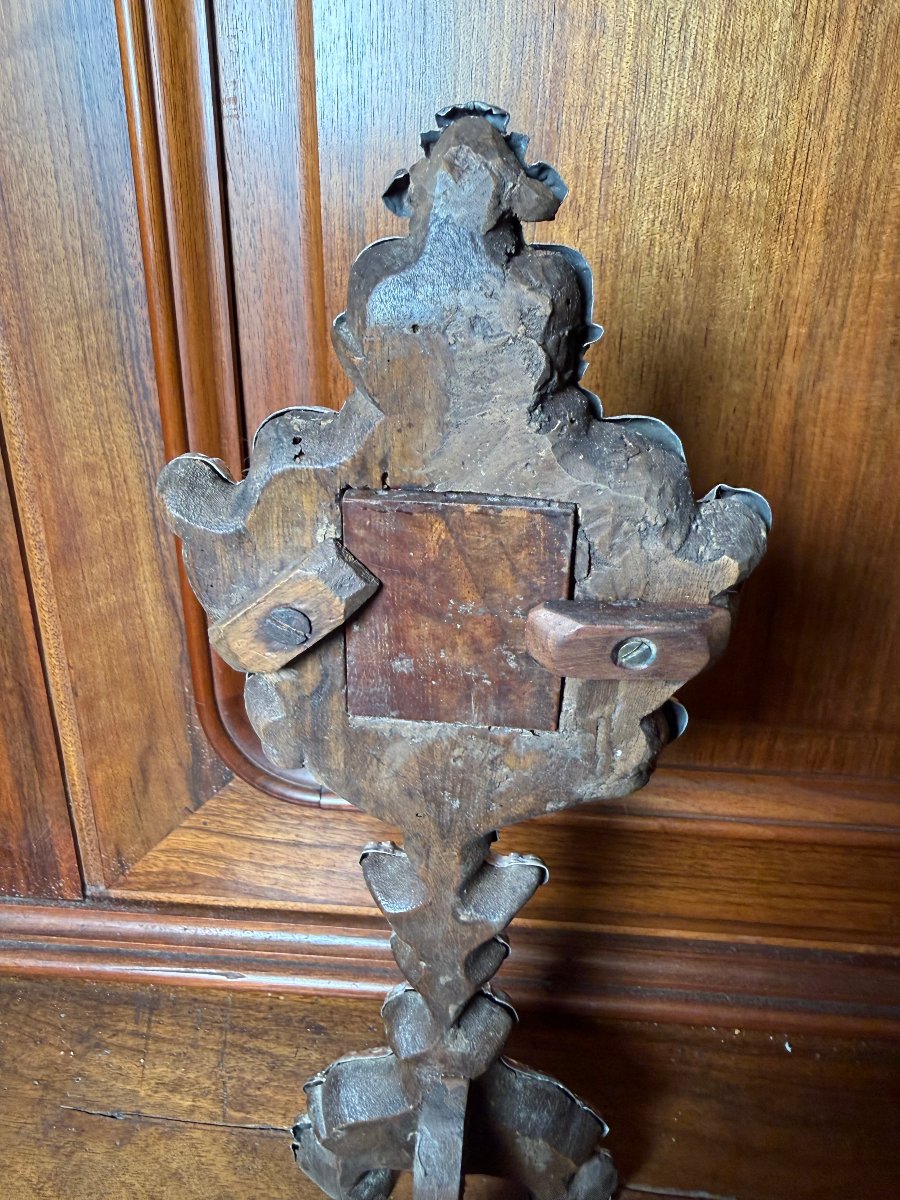 Reliquiario del XVIII°sec. in lamina d'argento sbalzata  con un frammento della S.Croce di N.S.-photo-1