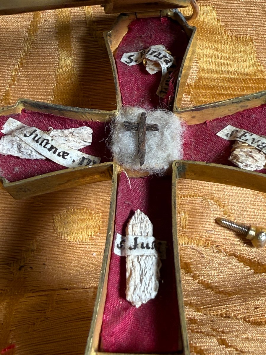 Croce pettorale in argento dorato con all'interno le reliquie della S.Croce e di altri 4 Santi -photo-3