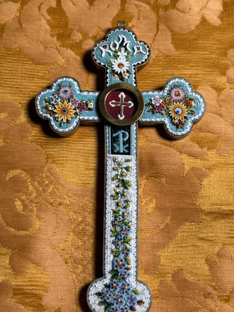 Croce pettorale in mosaico romano con inserita al centro la reliquia della S.Croce