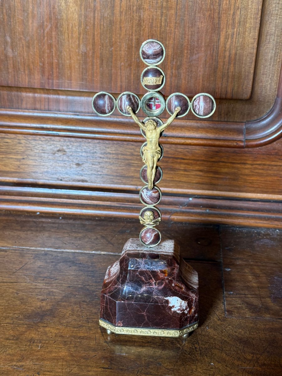 Croce reliquiario a contenente all'incrocio dei bracci della croce la reliquia della S.Croce