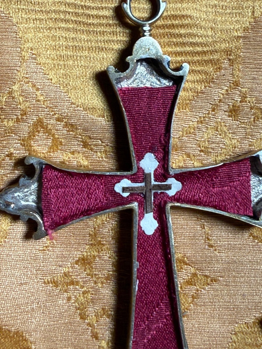 Croce pettorale in argento contenente all'interno le reliquie della S.Croce -photo-4