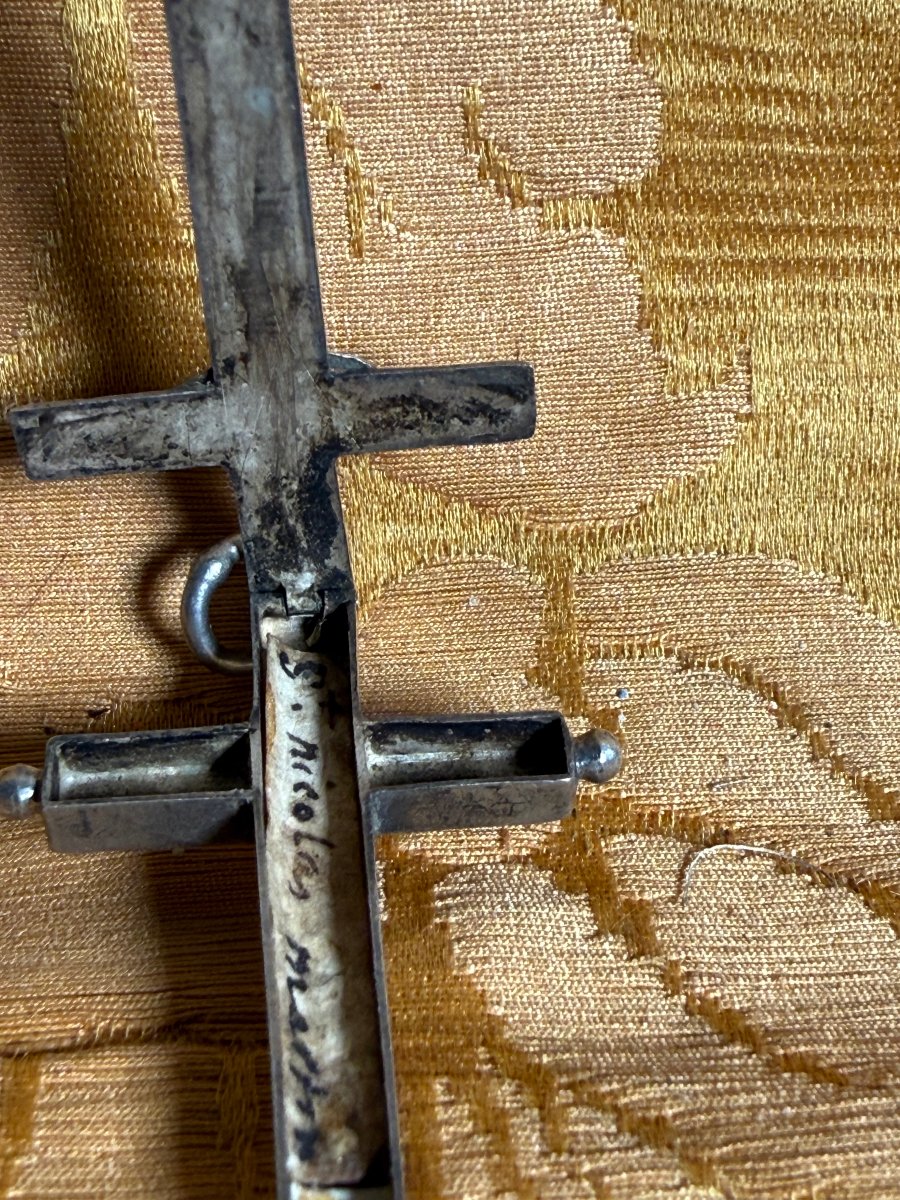 Teca a croce in argento con all'interno la reliquia di S.Nicola -photo-3