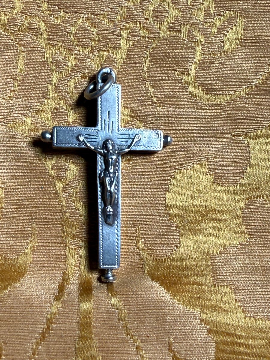 Teca a croce in argento con all'interno la reliquia di S.Nicola 