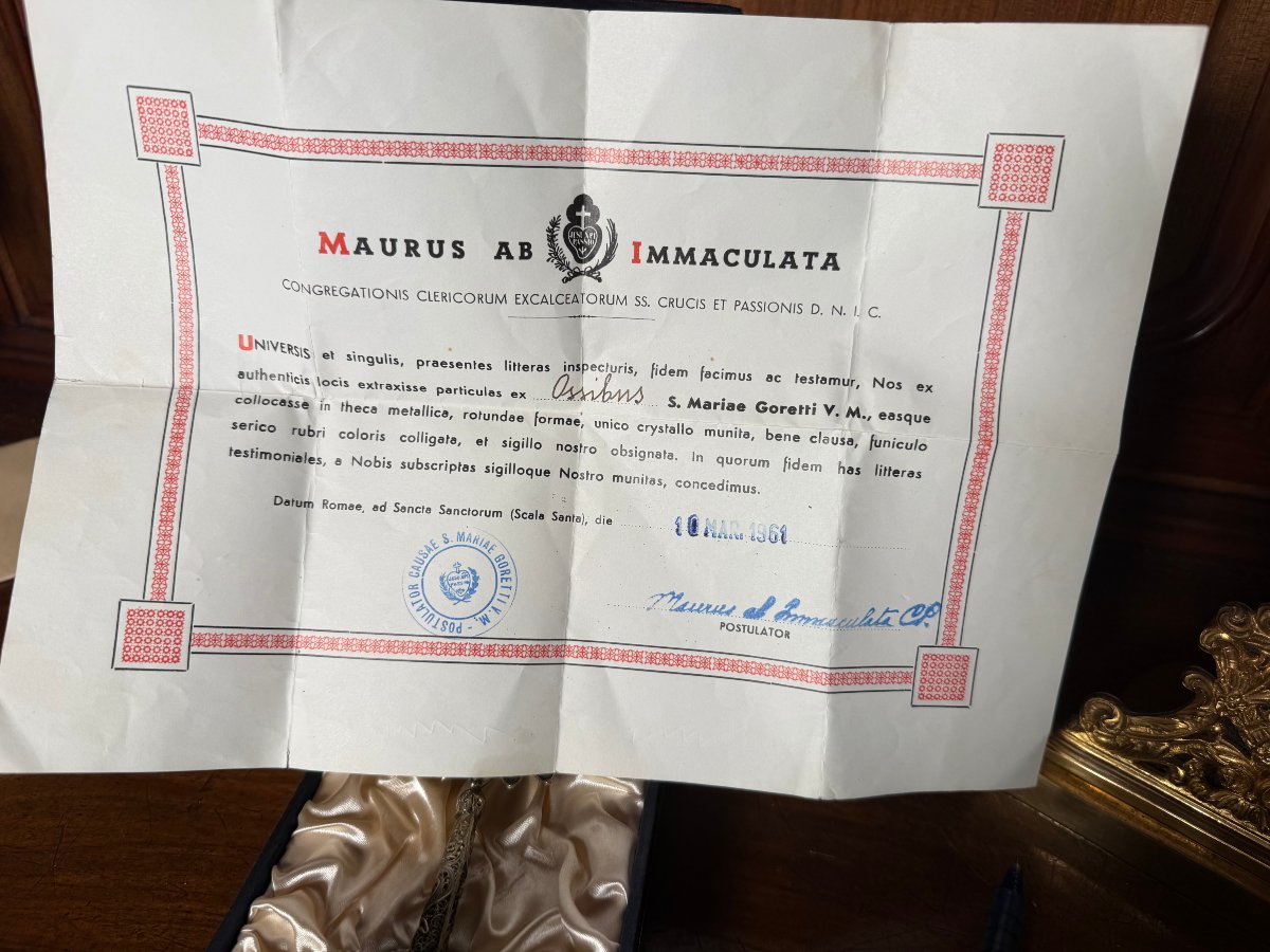 Reliquiario in filigrana d'argento con le reliquie di S.Maria Goretti nel suo astuccio original-photo-2