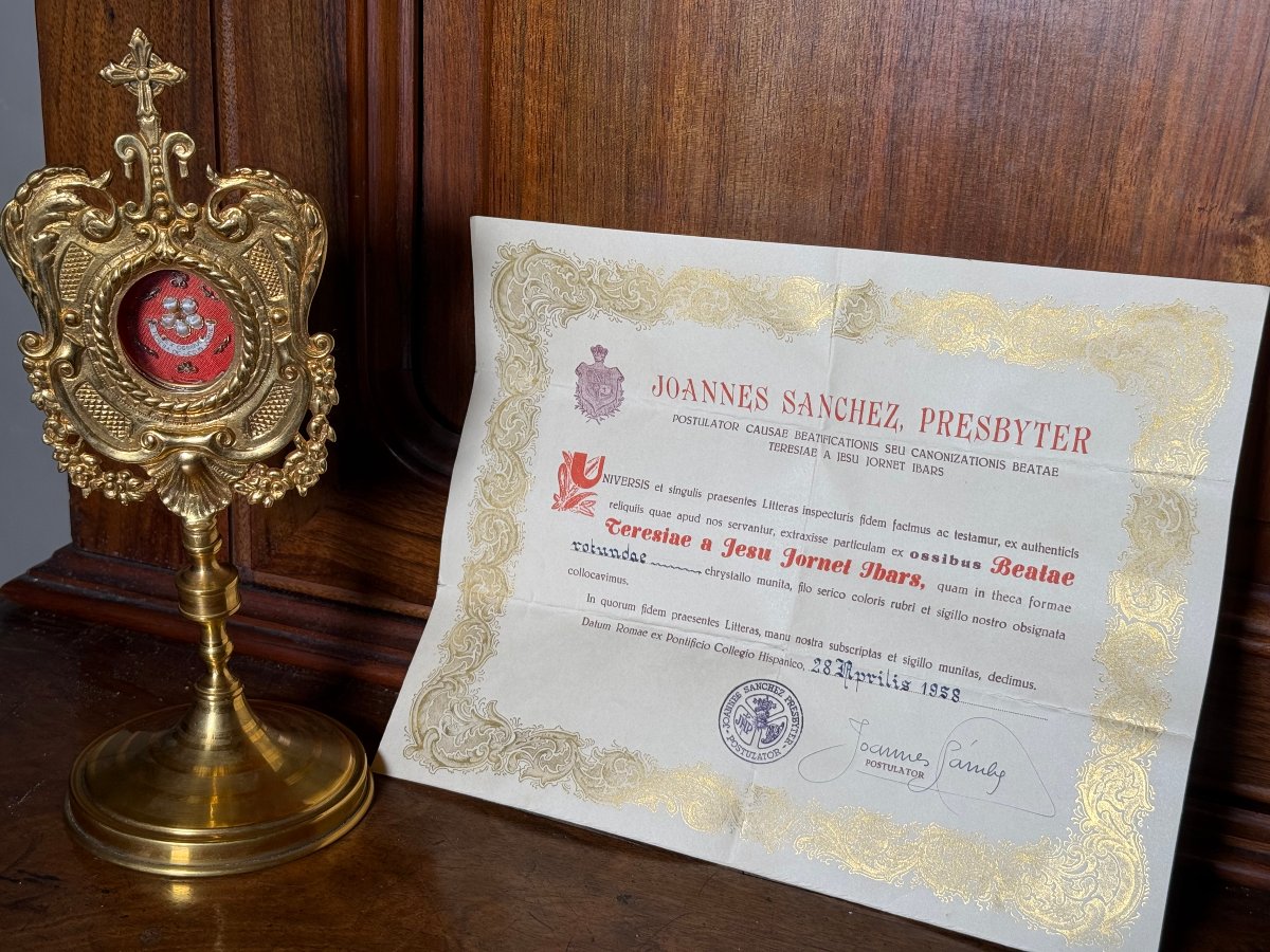 Reliquiario  contenente  le reliquie di  S.Teresa Jornet e Ibars con sua autentica