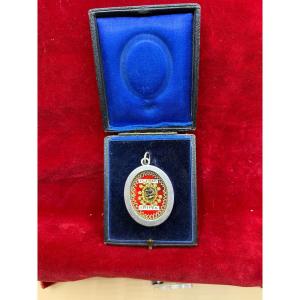 Reliquiario in argento di S.Pio V° in suo cofanetto  Misure cm 5 X 4