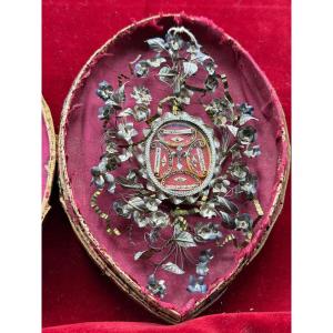 Reliqu. in filigrana d'argento contenente un frammento della S,Croce e 4 frammenti di reliquia