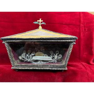 Piccola urna contenente le reliquie di S.Caterina V.&M.
