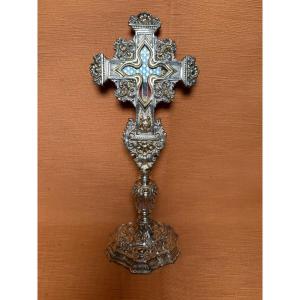 Stauroteca in metallo argentato e lumeggiato oro con frammento della S.Croce di N.S.G.C. 
