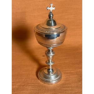 Pisside in metallo argentato oggetto del secolo XIX° Misure h 15,5 base 5,5 coppa 6 prof. 5