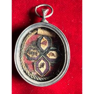 Reliquiaro in argento del frammento di velo della B.V.M. 