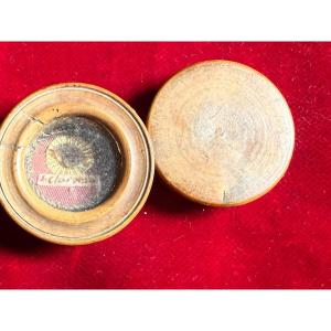 Reliquiario tornito in legno di bosso con le reliquie di S.Chiara d'Assisi 