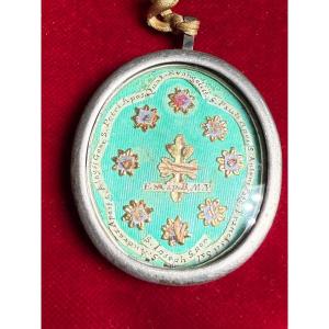 Reliquiario in argento con 12 reliquie di santi