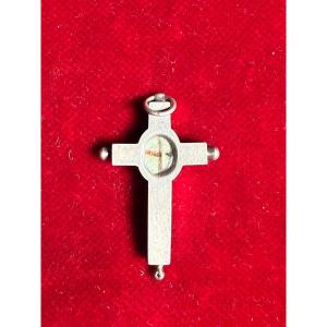 Piccola stauroteca in argento con all'interno le reliquie della S.Croce 