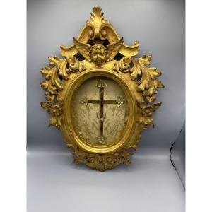 Reliquia della S.Croce di N.S.G.C. in cornice lignea ovale intagliata e dorata  
