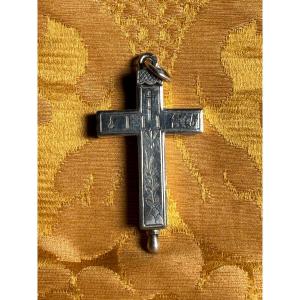Croce in argento contenente un frammento dell'abito di S.Teresina del Bambin Gesù