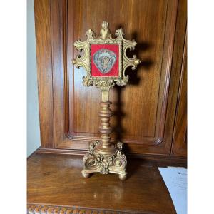 Reliquiario ligneo dorato contenente una teca con i precordi e il cingolo di S.Carlo Borromeo,