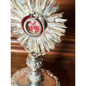 Reliquiario in argento a forma di ostensorio con la reliquia della S.Croce 
