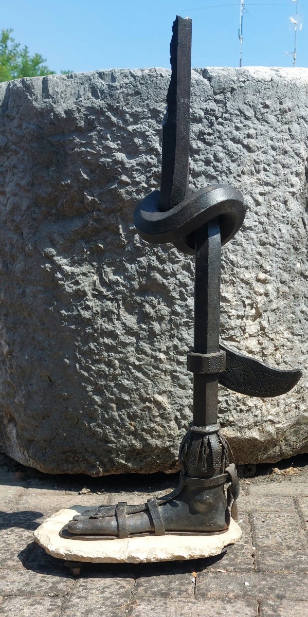 Gamba con caliga e armatura in ferro – elemento scultoreo decorativo-photo-3