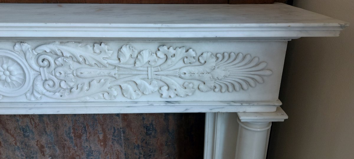 Camino neoclassico in marmo bianco statuario di Carrara con zoccoli in marmo Portoro-photo-2