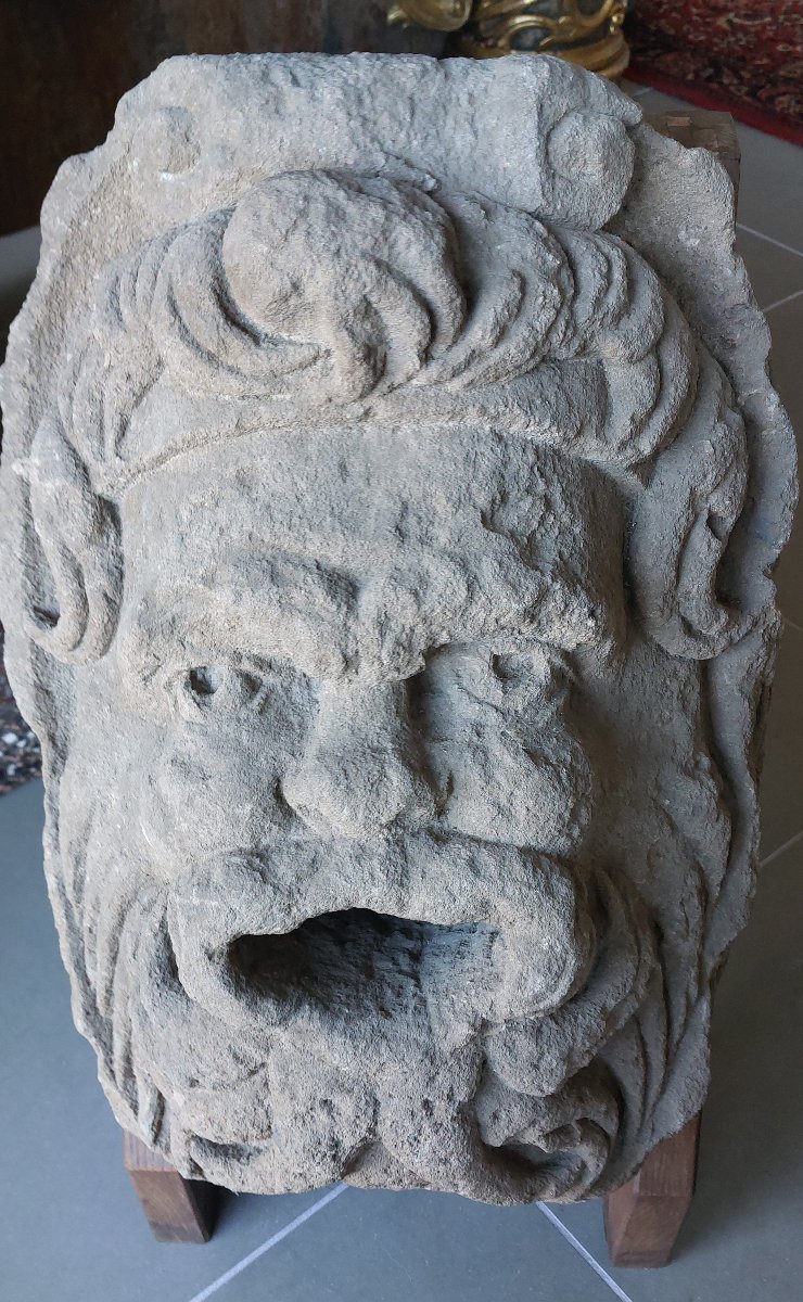 Mascherone in marmo peperino - XVI secolo