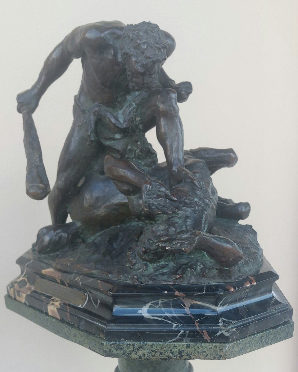 Ercole e il Centauro – Bronzo di Augusto Rivalta (1895) su colonna in marmo verde-photo-1
