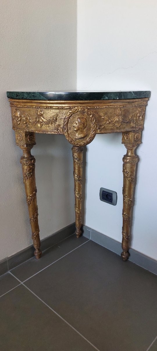 Angoliera a console Luigi XVI in legno dorato con piano in marmo verde-photo-2