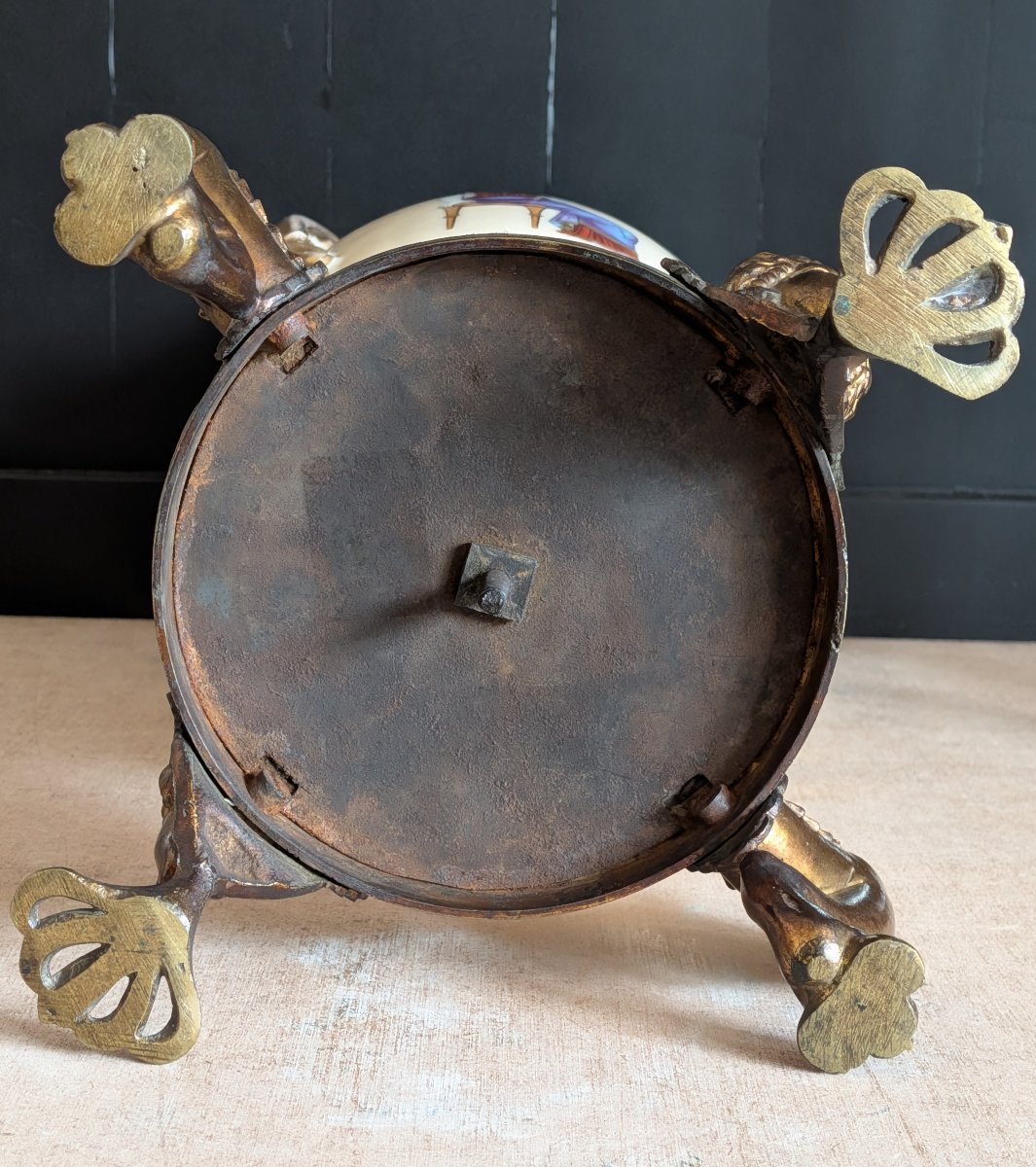 Coppia di vasi ad anfora in porcellana e bronzo – Stile Neoclassico, XIX Secolo-photo-3