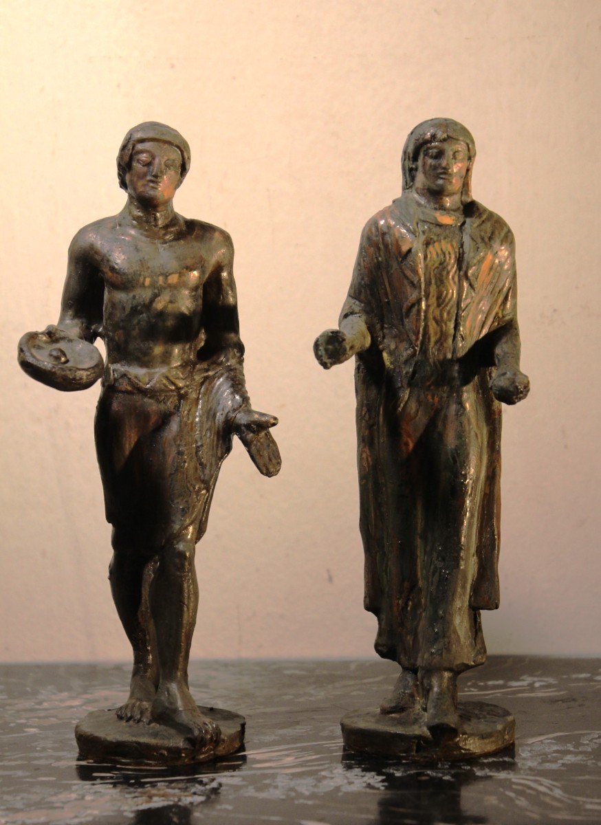 Ceramica Minghetti | Copia in ceramica a patina bronzea di una coppia di figure etrusche .