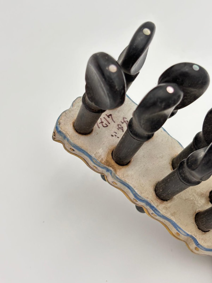 Mandolino in maiolica decorata – Fourmaintreaux Frères, Desvres, fine del XIX secolo-photo-4