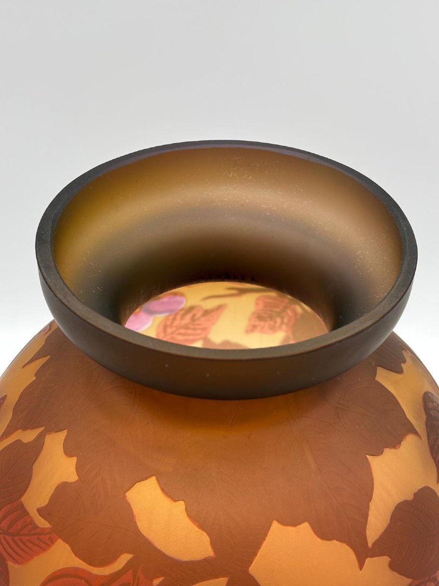 Vaso in vetro cameo con decoro a ciliegie, firmato  Galle’. XX secolo-photo-3