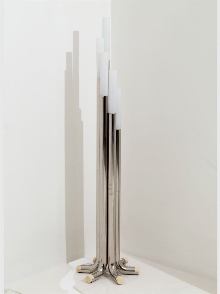 Lampada da terra italiana anni 60 in metallo cromato e vetro opalino – produzione Milano