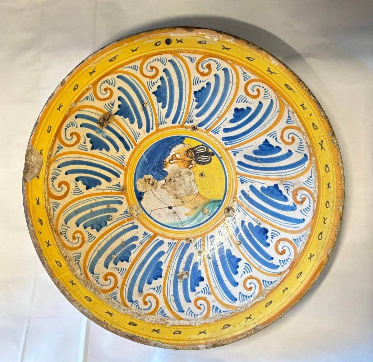 Piatto in maiolica di Montelupo