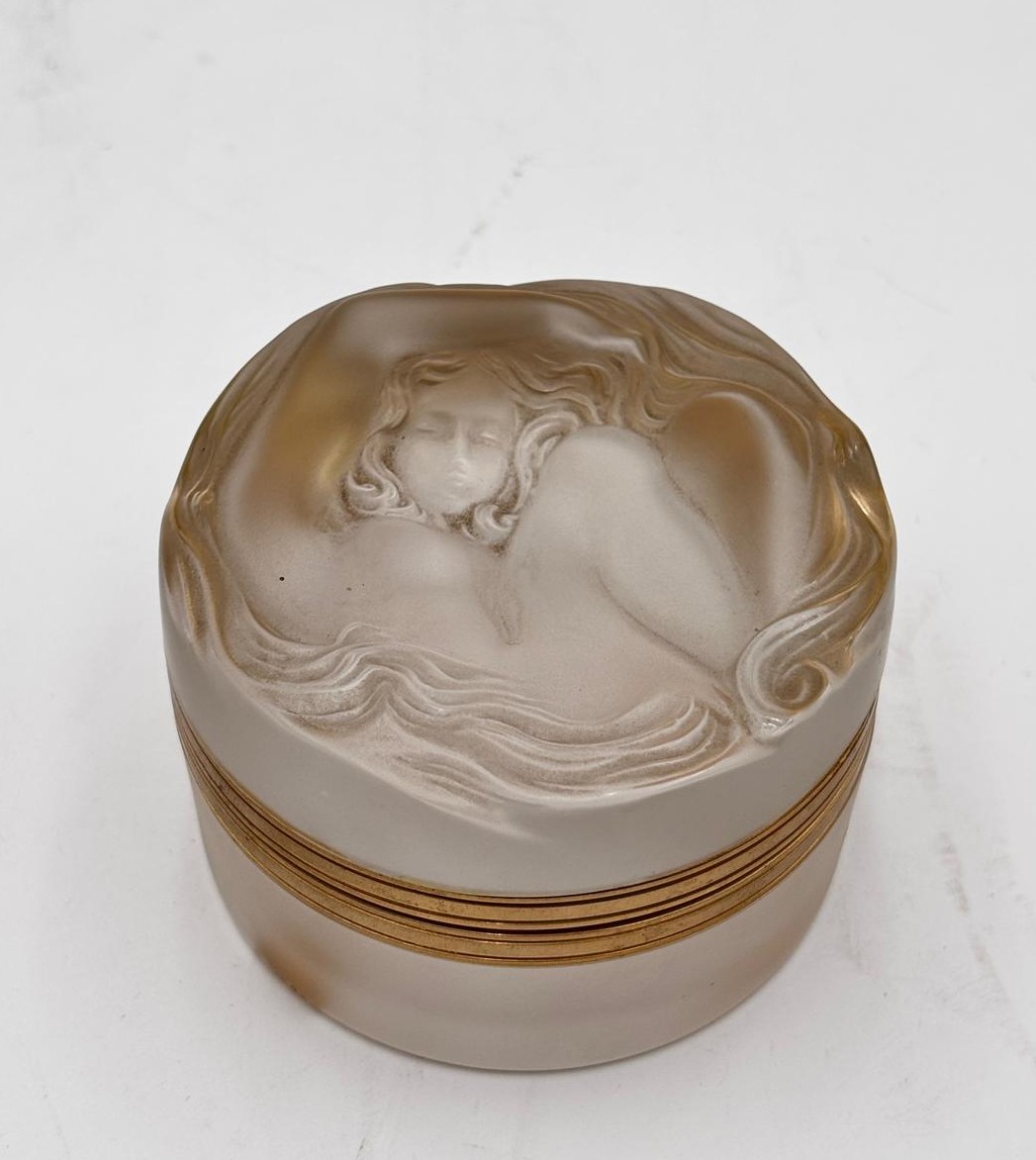 Cofanetto Lalique France in Cristallo Satinato con Figura Femminile – Art Nouveau