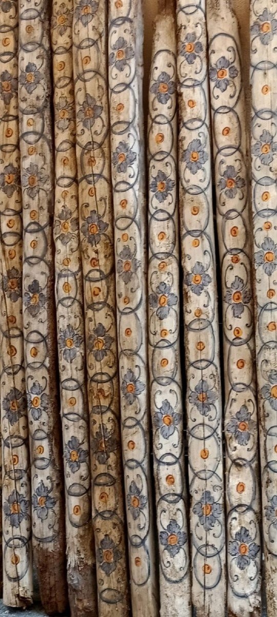 Antiche travi in legno dipinte