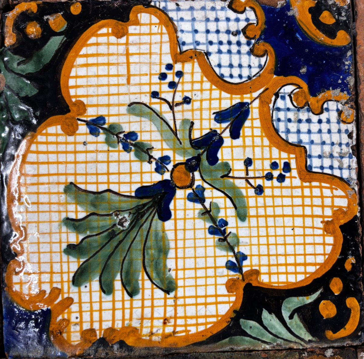 Pavimento in Maiolica Antica con Rosone Centrale –" Fabbrica Privileggiata dei Colonnesi" – ca.-photo-1