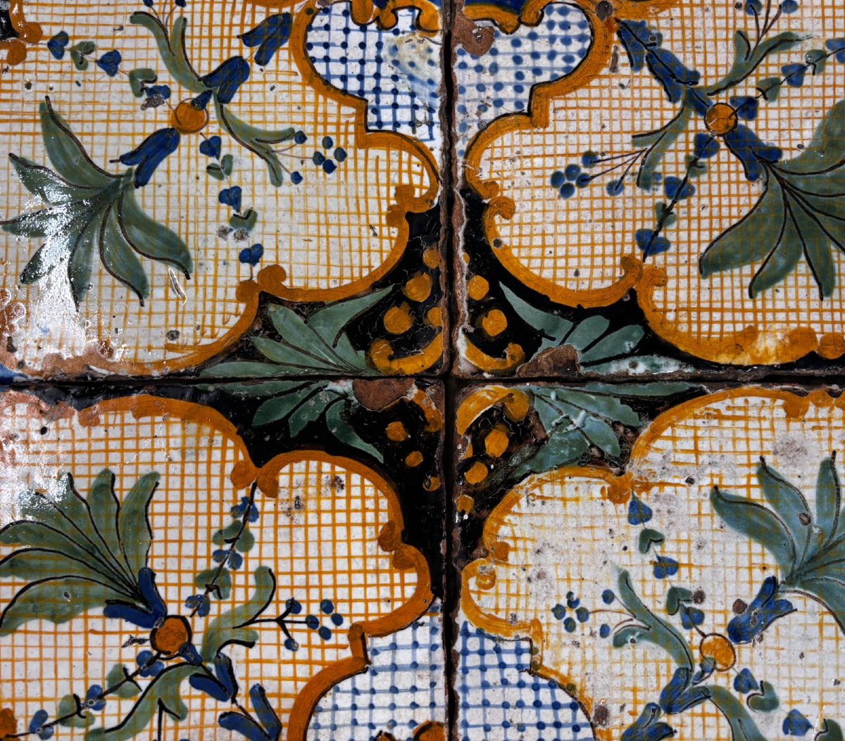 Pavimento in Maiolica Antica con Rosone Centrale –" Fabbrica Privileggiata dei Colonnesi" – ca.-photo-3