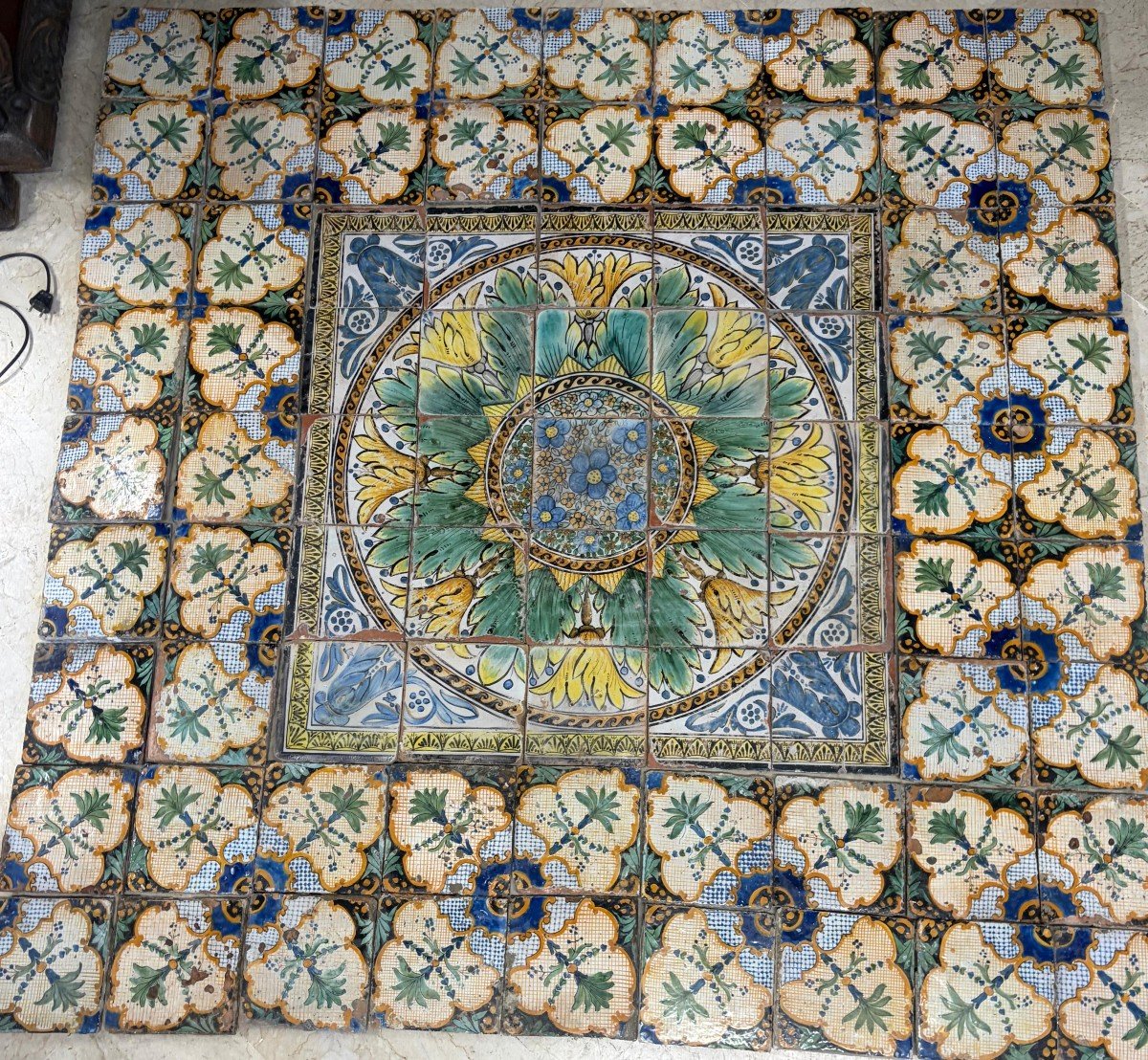 Pavimento in Maiolica Antica con Rosone Centrale , 23 mq-photo-3