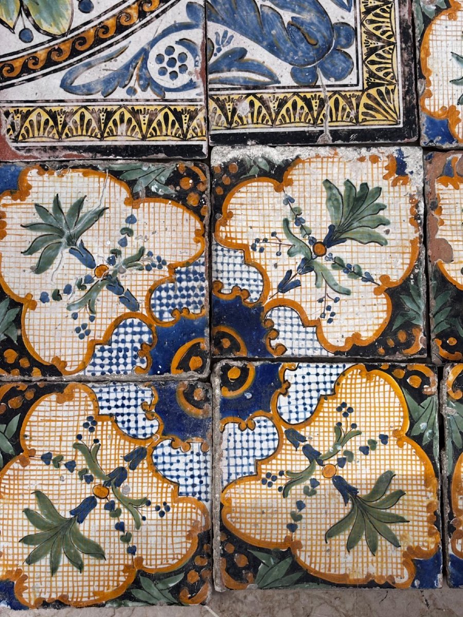 Pavimento in Maiolica Antica con Rosone Centrale , 23 mq-photo-1
