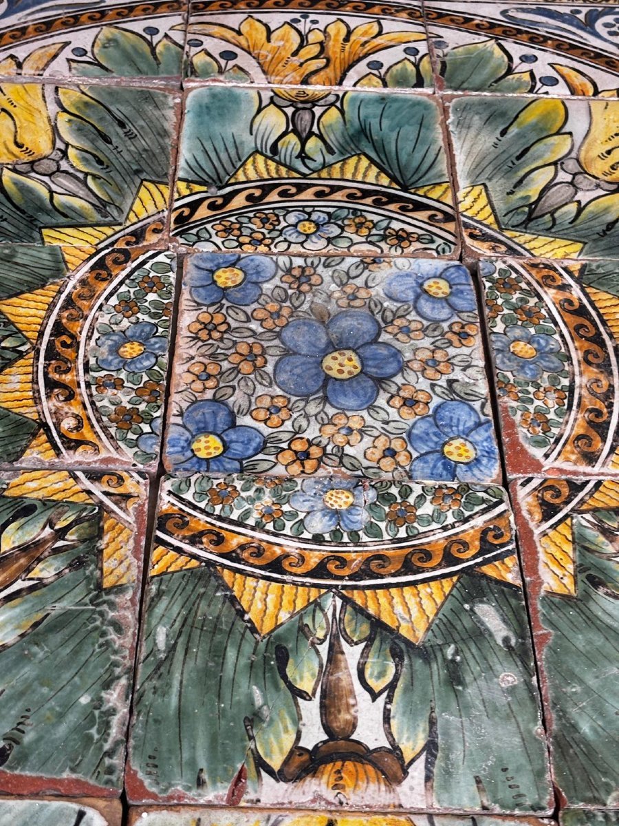 Pavimento in Maiolica Antica con Rosone Centrale , 23 mq-photo-2