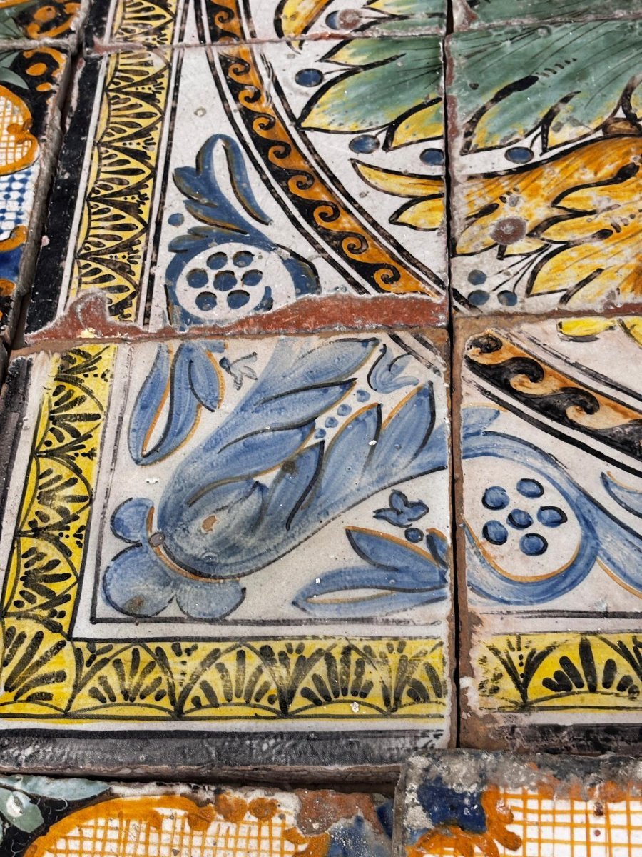 Pavimento in Maiolica Antica con Rosone Centrale , 23 mq-photo-3