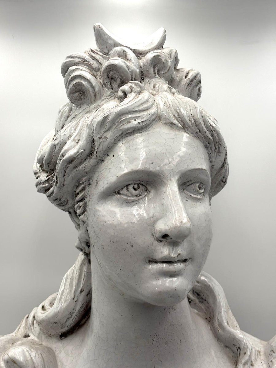 Grande busto  raffigurante Diana, terracotta invetriata bianca fine del XIX secolo-photo-2