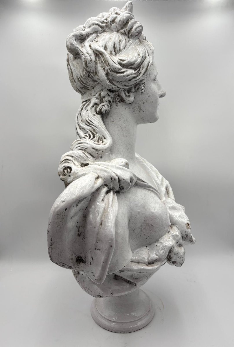 Grande busto  raffigurante Diana, terracotta invetriata bianca fine del XIX secolo-photo-2