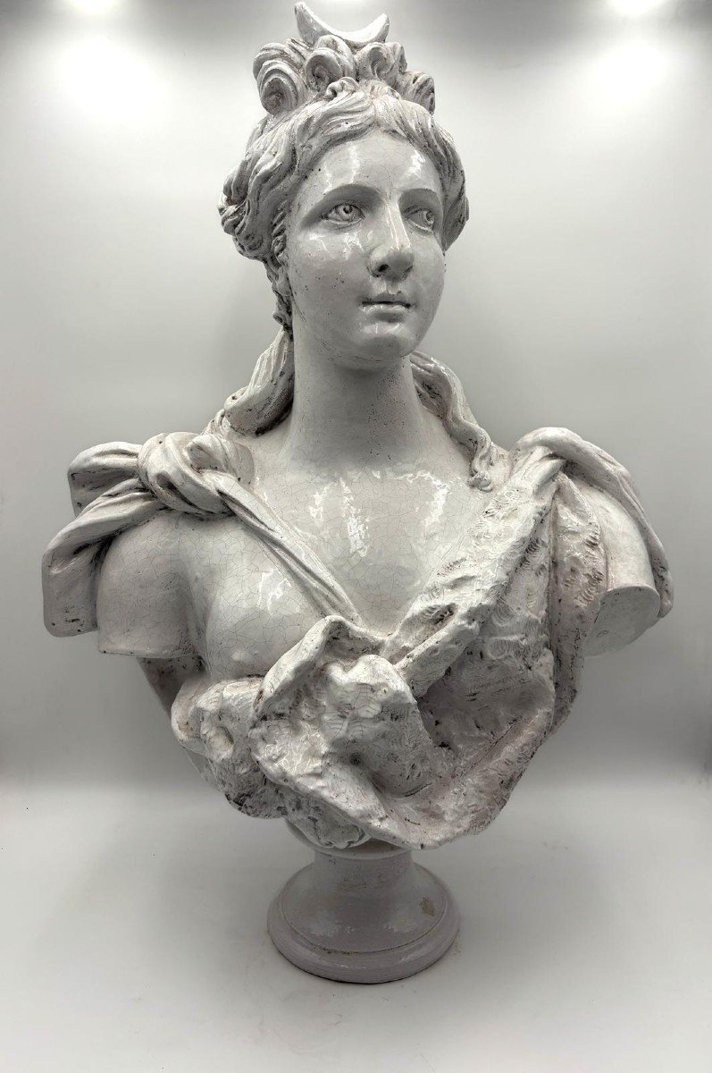 Grande busto  raffigurante Diana, terracotta invetriata bianca fine del XIX secolo-photo-3