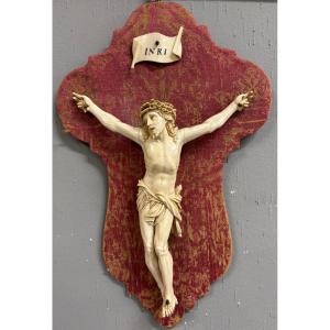 Grande cristo in avorio scolpito